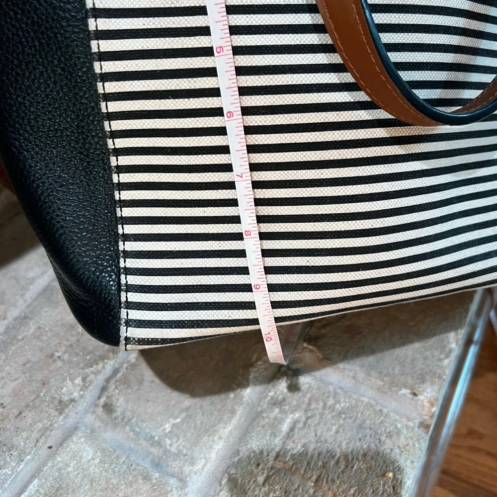 GUC~ Kate Spade Houston Street Leo shoulder bag. Good condition